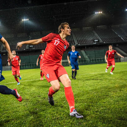 WHY CUSTOM SPORTSWEAR MAKES YOUR TEAM STAND OUT ON THE FIELD